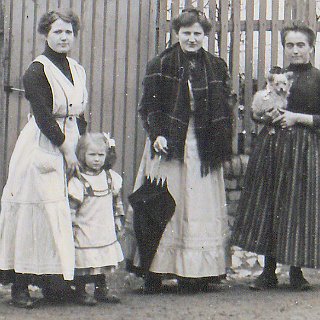 Bild0316 Januar 1919. Ausschnittsvergrößerung des Bildes 315. Wer kennt die abgebildeten Personen?