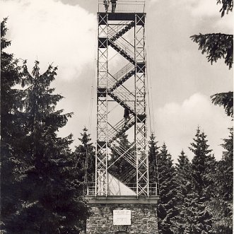 Die nähere Umgebung Der Hausberg, das Tal, die Schanze, das Hähnchen, die Eiserne Hand und die Roßbachhöhe. Halt das drumherum von...